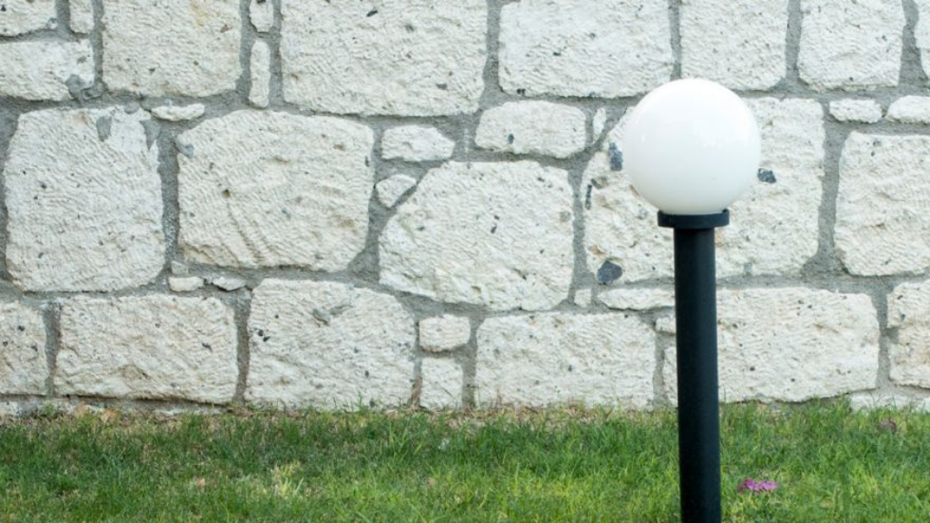 Valorizando o Ambiente com Postes Decorativos para Jardins